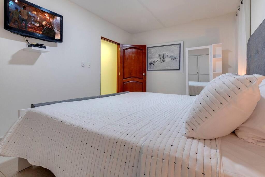 Guest Friendly Boutique House In Great Location *